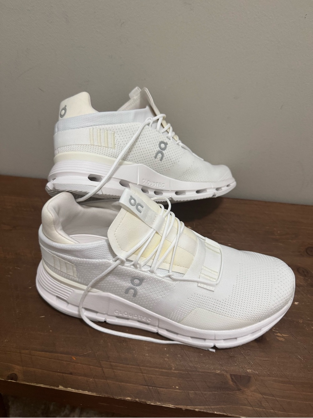 On Running Women’s Athletic Sneakers in White Size 10.5